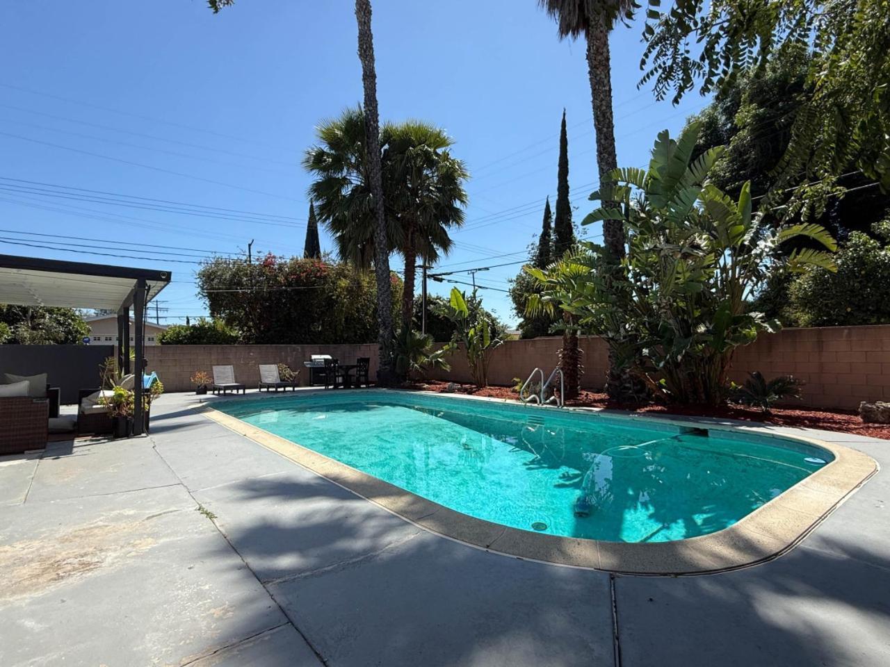 Lovely 4br Family Haven With Pool And Backyard -fal-uc